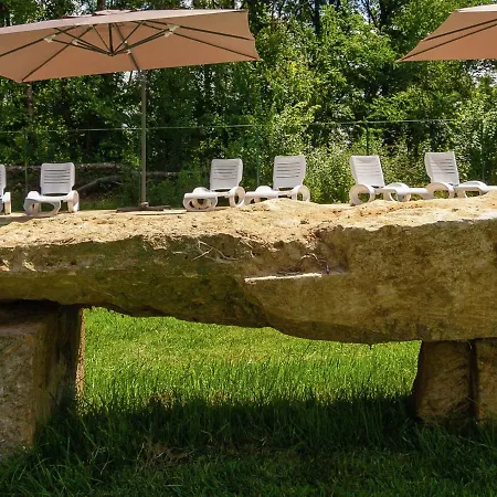 Large With Private Garden Nantheuil