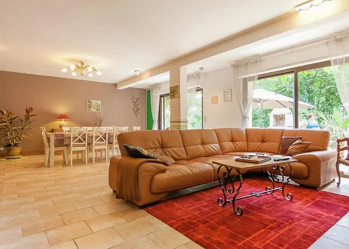 Σπίτι διακοπών Large With Private Garden